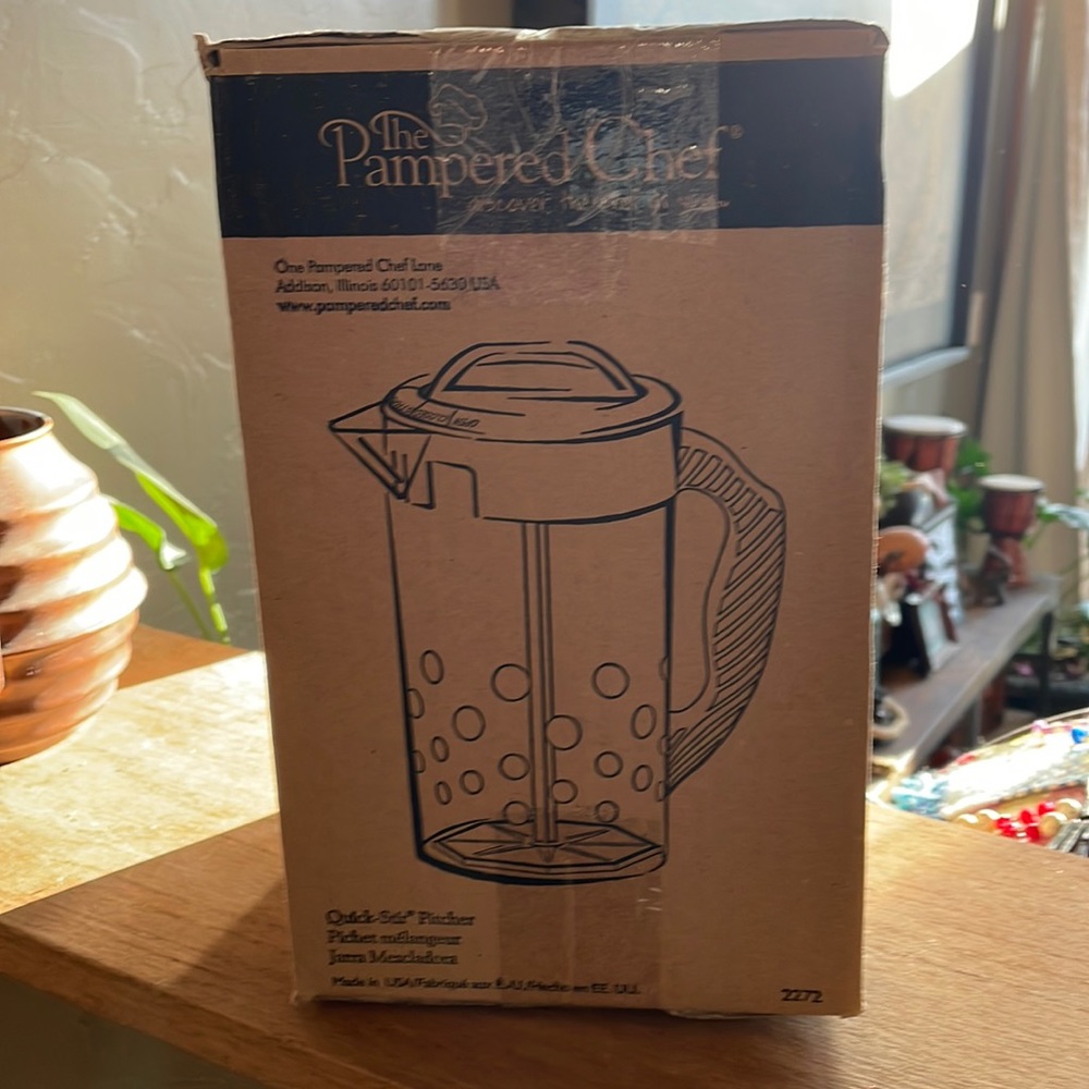 Pampered Chef Quick Stir Pitcher